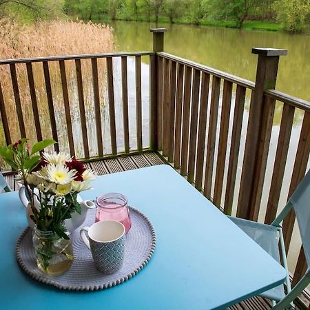 Lakeside Cabin On Stilts- 'Kingfisher' Villa Rous Lench Kültér fotó